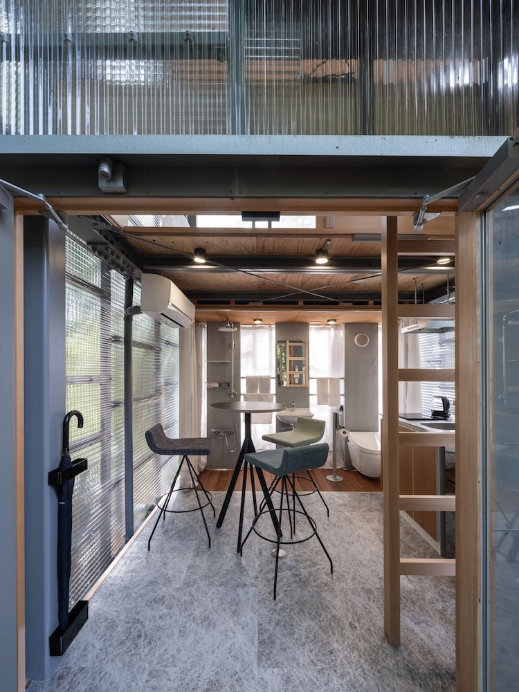 客室内のダイニングエリア