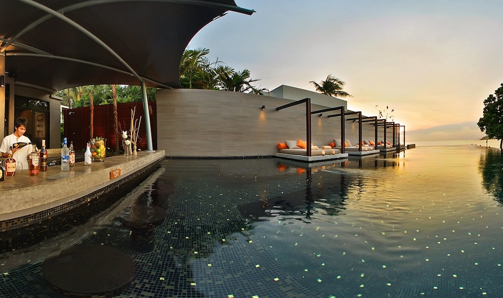 プールサイドバー