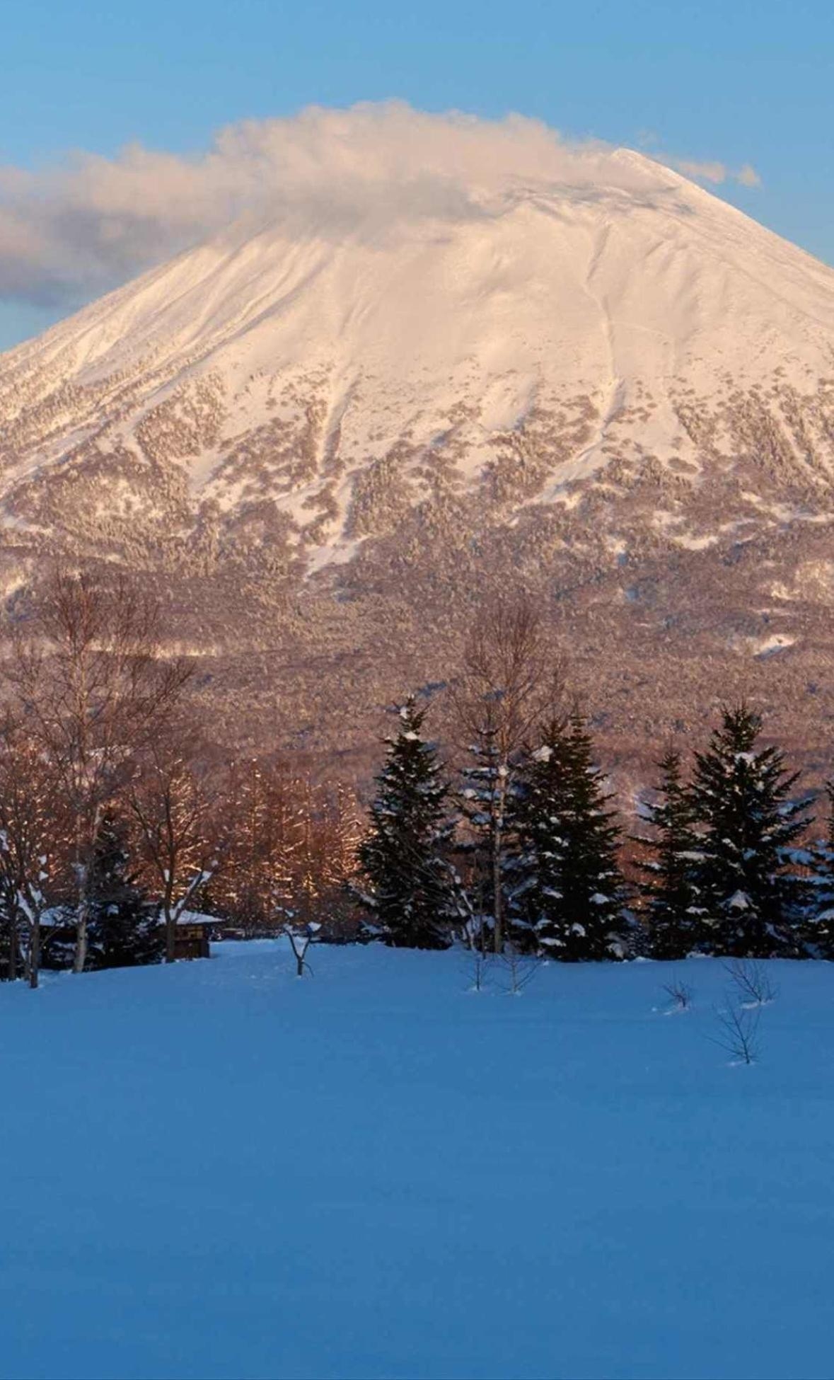 世界中のスキーヤーが
憧れる地
北海道・ニセコへ