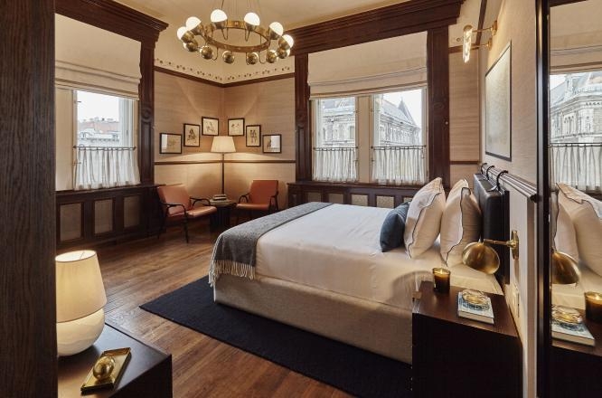 カラスハウス,ブダペストホテル