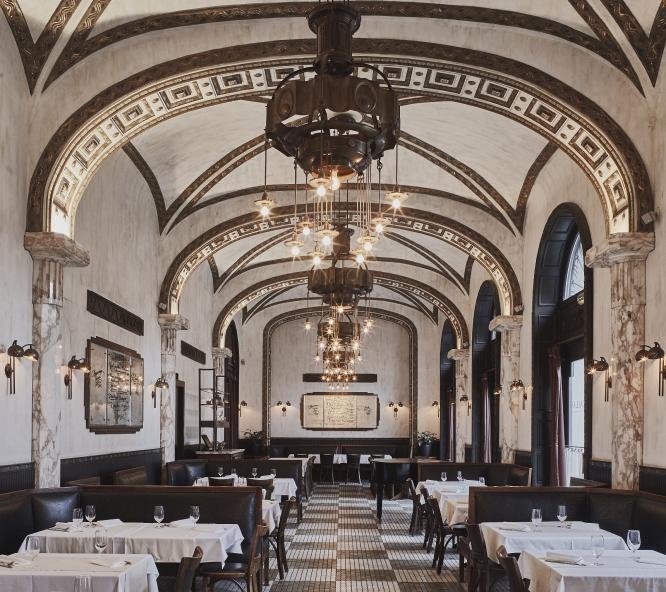 カラスハウス,ブダペストホテル