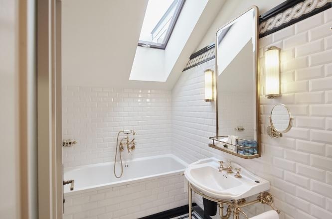 カラスハウス,ブダペストホテル