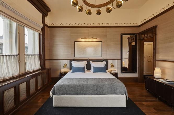 カラスハウス,ブダペストホテル